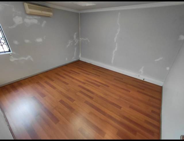 103M² OFFICE TO LET IN FOURWAYS